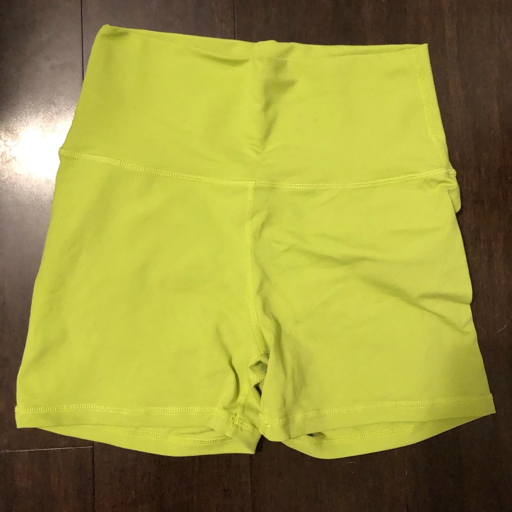 Green ECHT scrunch shorts